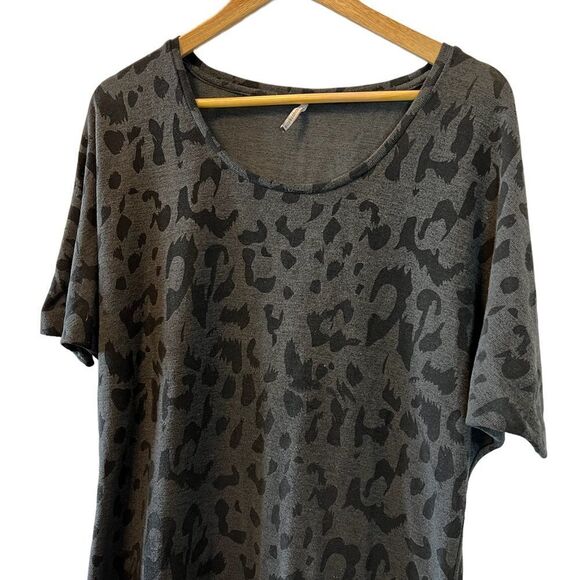 SOYA CONCEPTS Grey Leopard Prints Bat Wing Short Sleeve Long Fit Top M - Picture 2 of 8